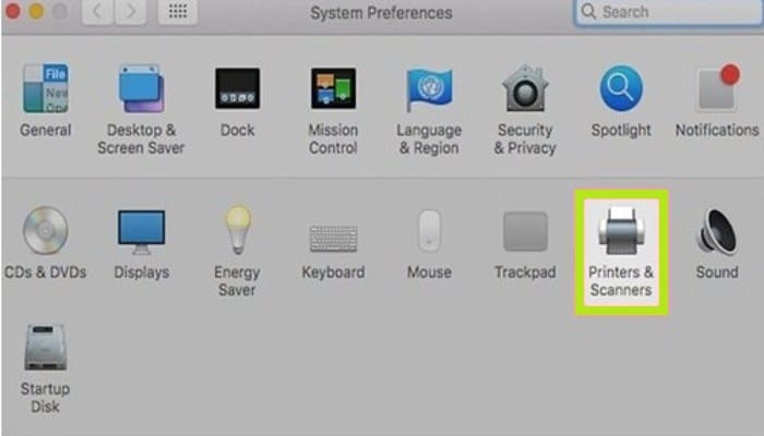 Selecciona "Impresoras y escáneres"